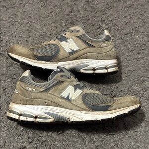 New balance 2002r
